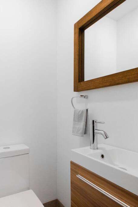 Neem 31 Comfortable, Luxury Apartment 10 Min To The Beach 툴룸 외부 사진