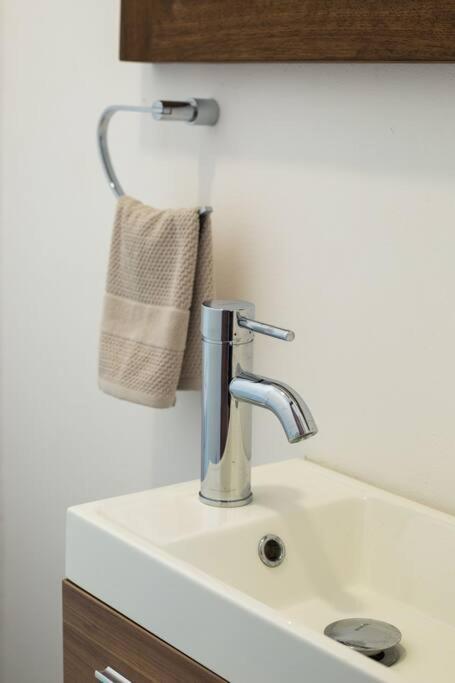 Neem 31 Comfortable, Luxury Apartment 10 Min To The Beach 툴룸 외부 사진
