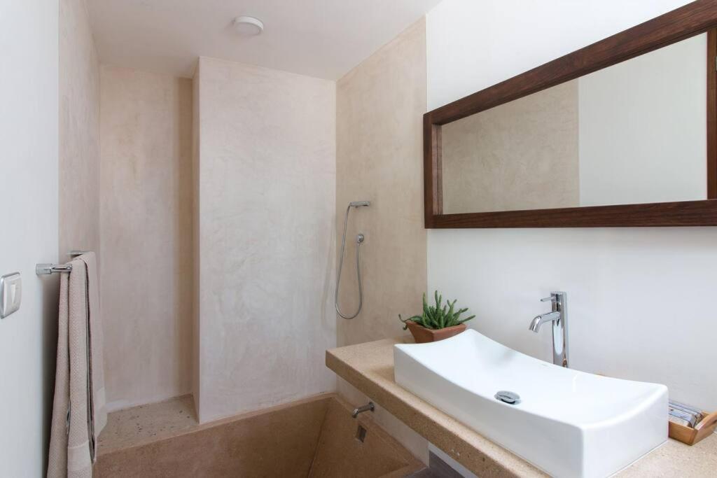 Neem 31 Comfortable, Luxury Apartment 10 Min To The Beach 툴룸 외부 사진